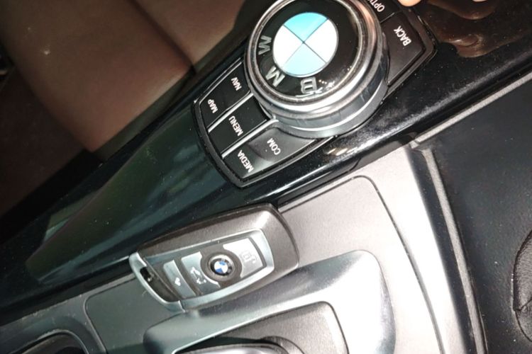BMW 3 Series 2019 car image #9
