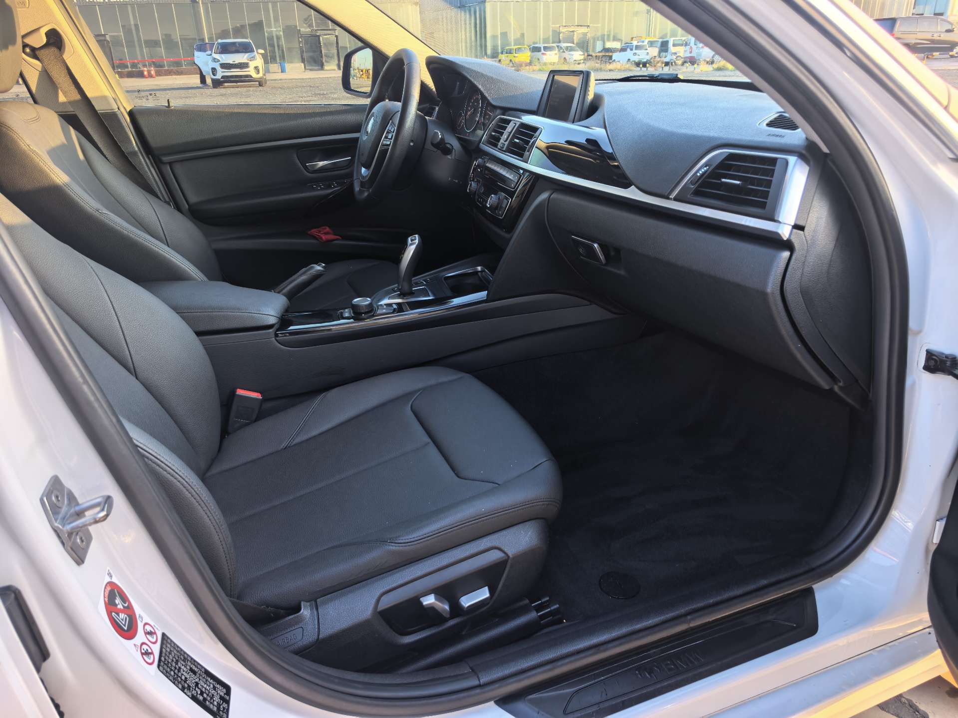 BMW 3 Series 2017 #16 BMW 3 Series 2017 car image #16