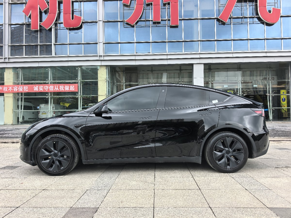 Tesla Model Y 2024 #3 Tesla Model Y 2024 car image #3