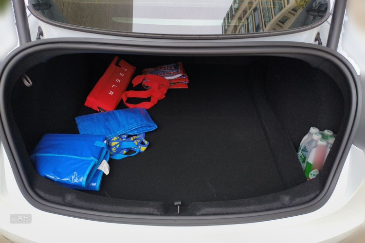 Tesla Model 3 2025 car image #21
