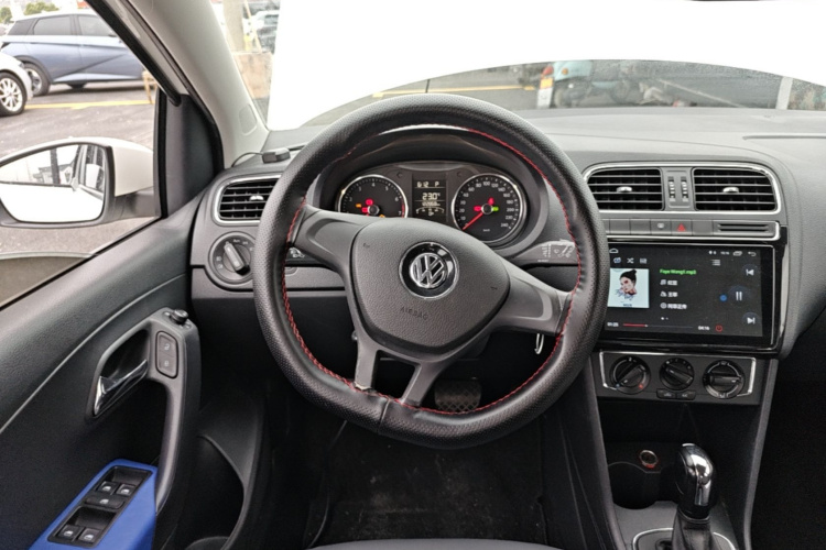 Volkswagen Polo 2015 #11 Volkswagen Polo 2015 car image #11