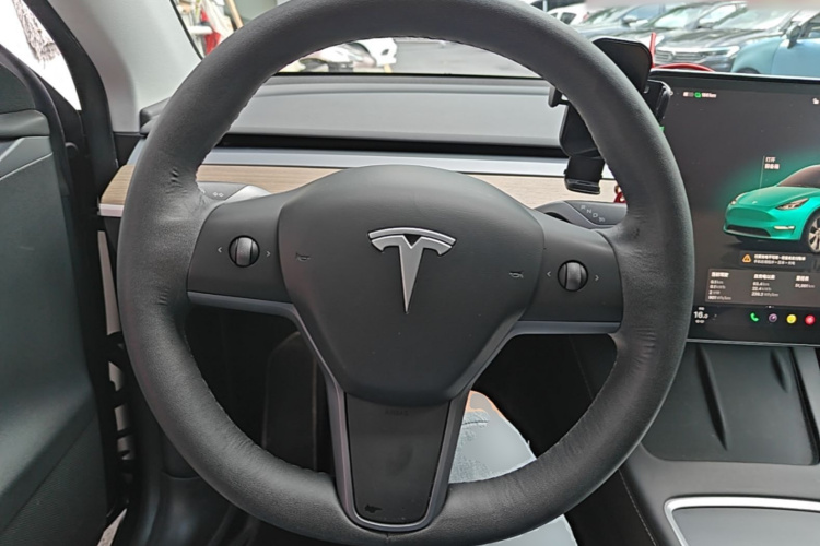 Tesla Model Y 2022 #11 Tesla Model Y 2022 car image #11
