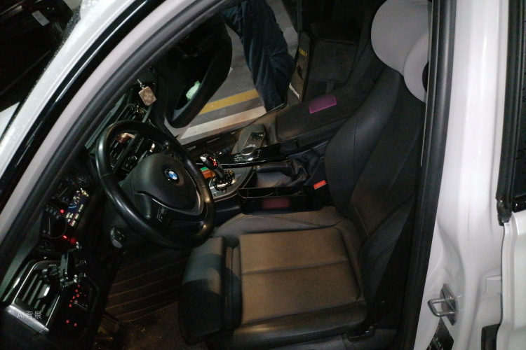 BMW 3 Series 2019 car image #17