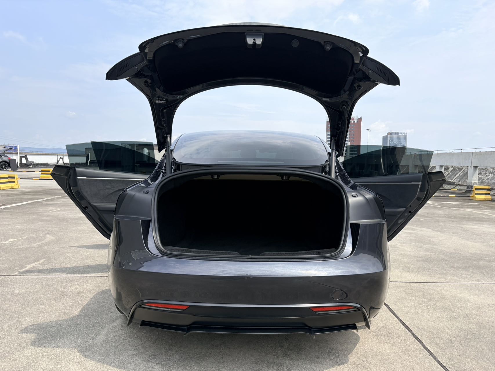 Tesla Model 3 2024 car image #11