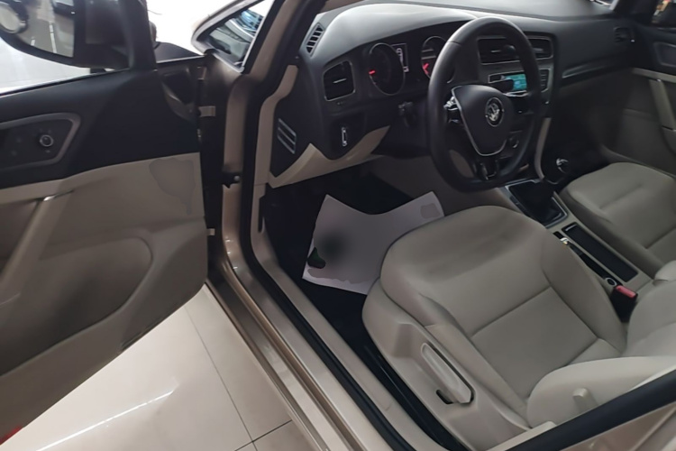 Volkswagen Golf 2015 car image #16