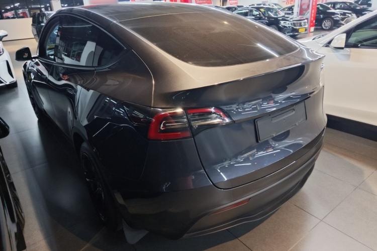 Tesla Model Y 2024 #5 Tesla Model Y 2024 car image #5