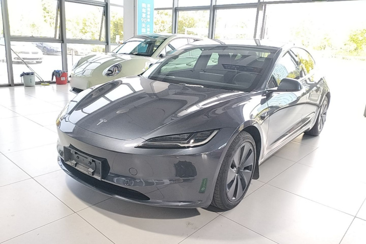Tesla Model 3 2025 immagine di auto #2