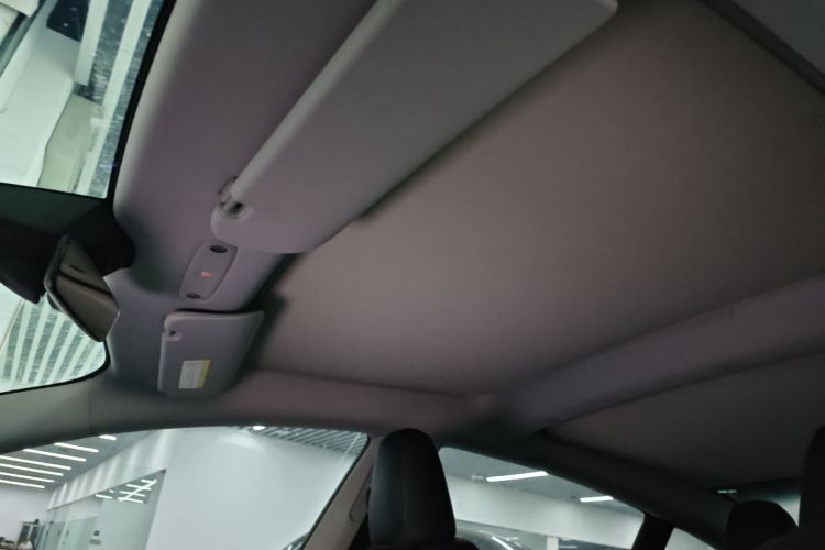 Tesla Model 3 2024 car image #18