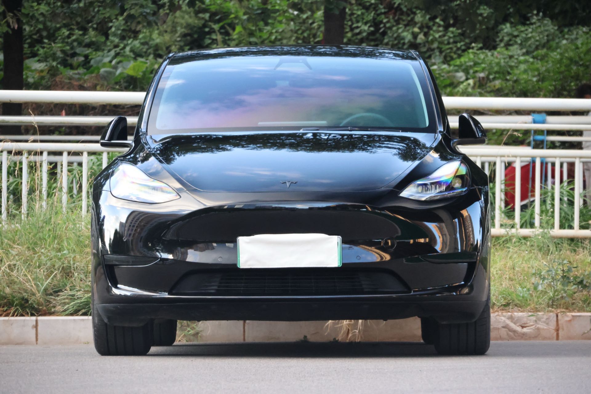 Tesla Model Y 2023 #4 Tesla Model Y 2023 car image #4