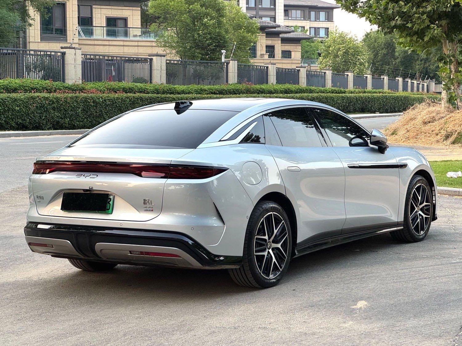 BYD HanL 2025 car image #7
