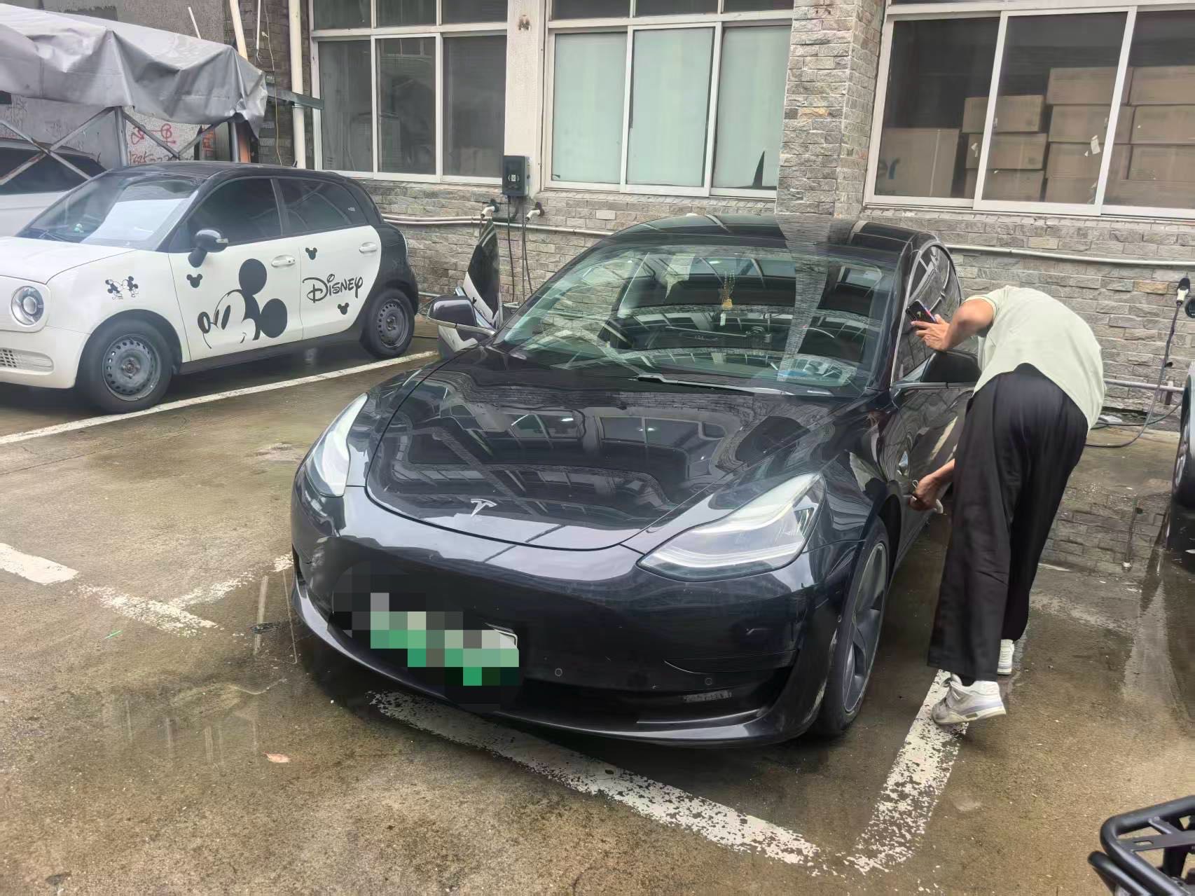 Tesla Model 3 2020 car image 