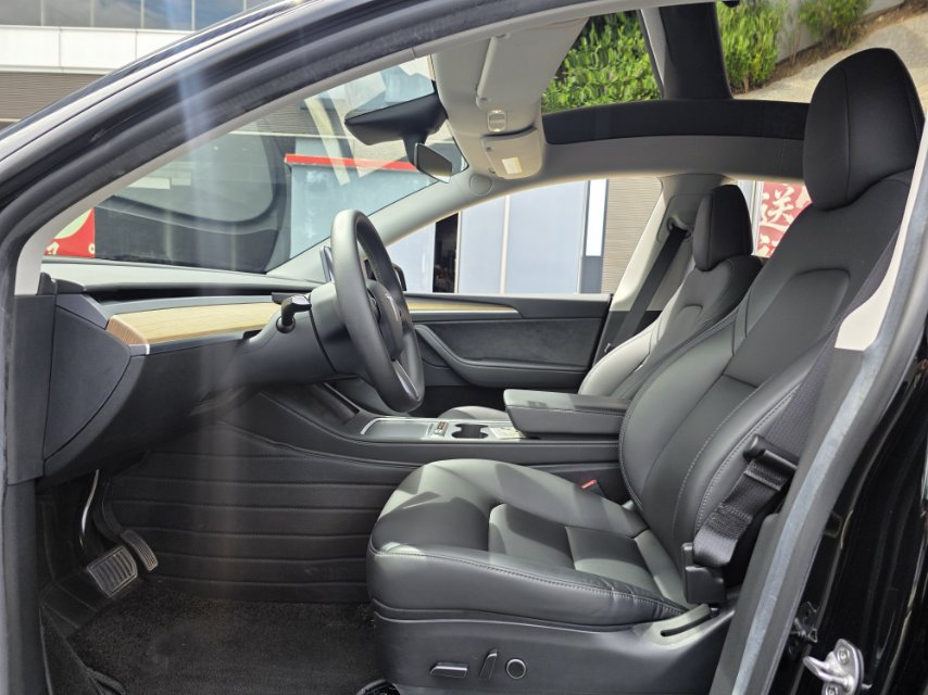 Tesla Model Y 2023 #6 Tesla Model Y 2023 car image #6