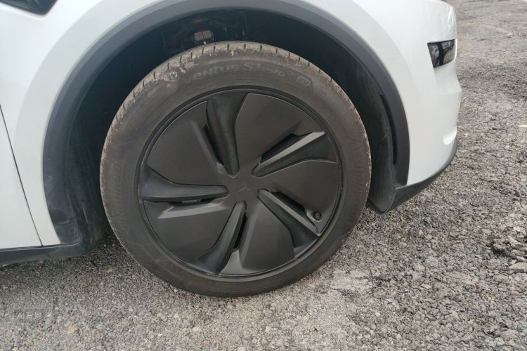 Tesla Model Y 2026 #9 Tesla Model Y 2026 immagine di auto #9