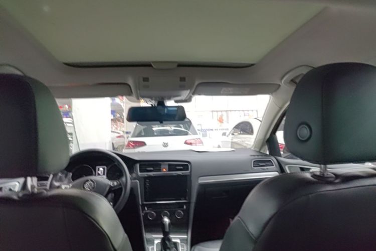 Volkswagen Golf 2020 car image #18
