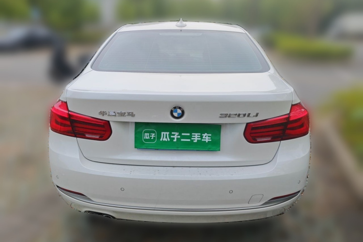 BMW 3 Series 2018 #4 BMW 3 Series 2018 car image #4