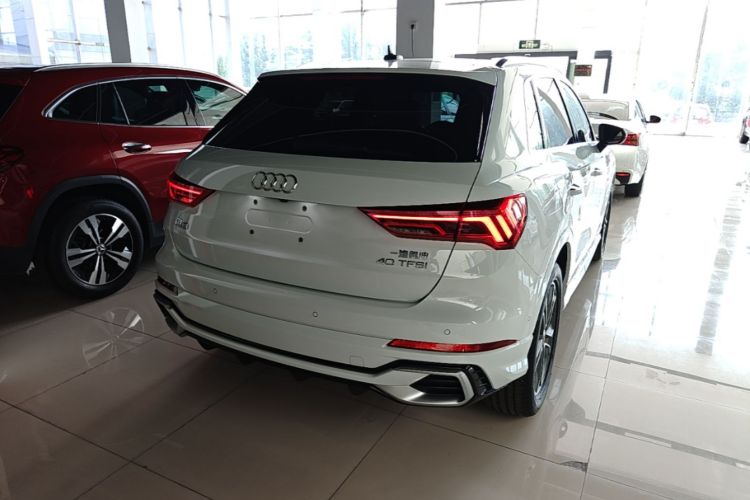 Audi Q3 2025 car image #7