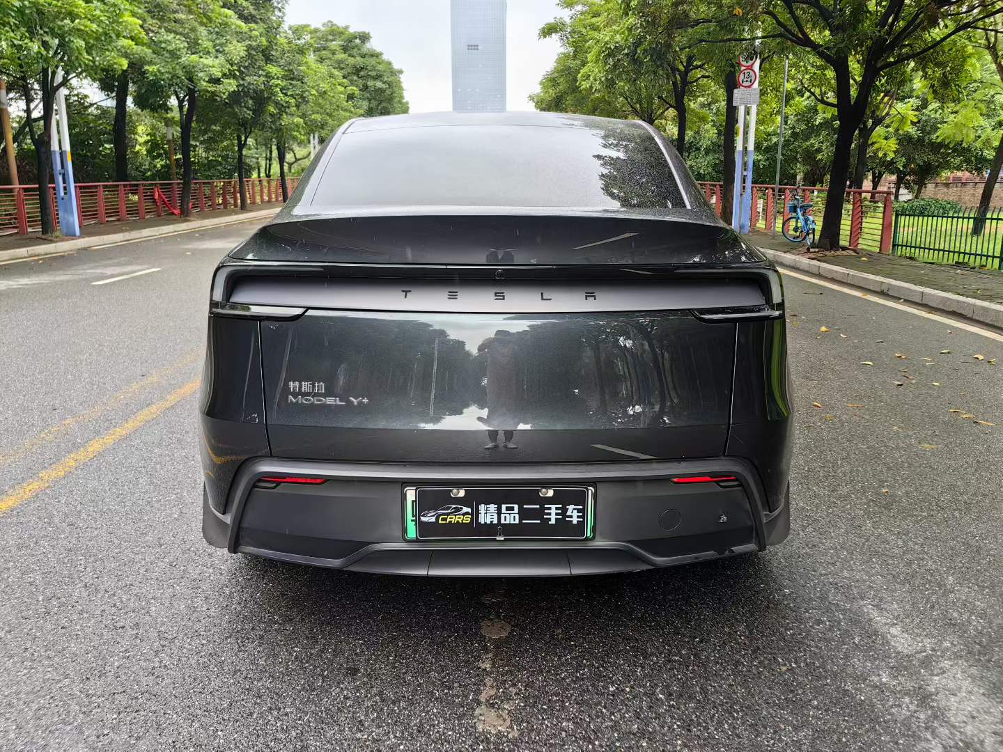 Tesla Model Y 2026 #4 Tesla Model Y 2026 car image #4