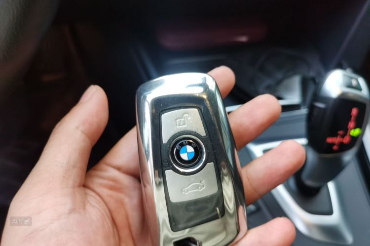 BMW 3 Series 2019 #10 BMW 3 Series 2019 car image #10