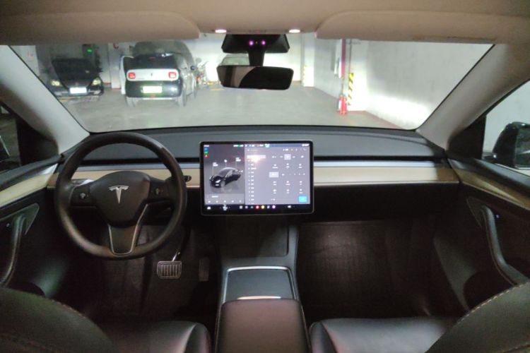 Tesla Model Y 2023 car image #10