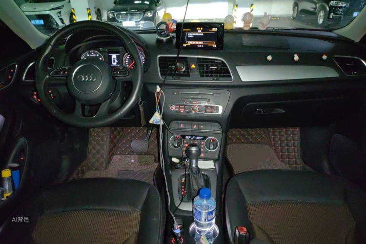 Audi Q3 2018 car image #11