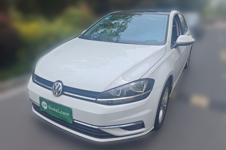 Volkswagen Golf 2018 car image #2