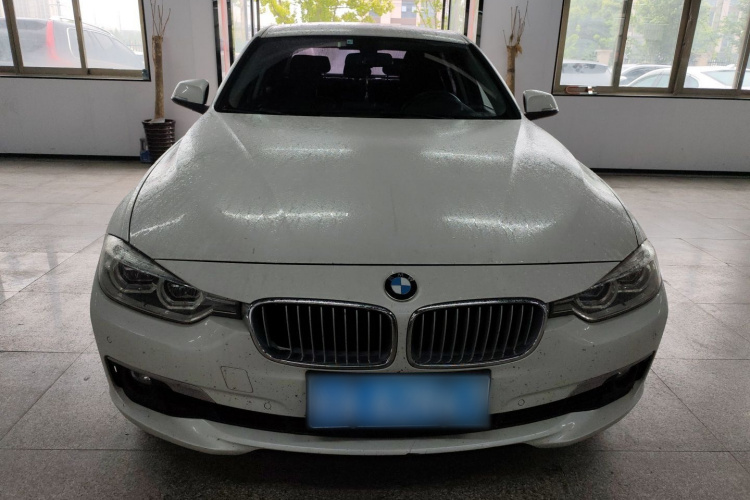 BMW 3 Series 2018 immagine di auto #3