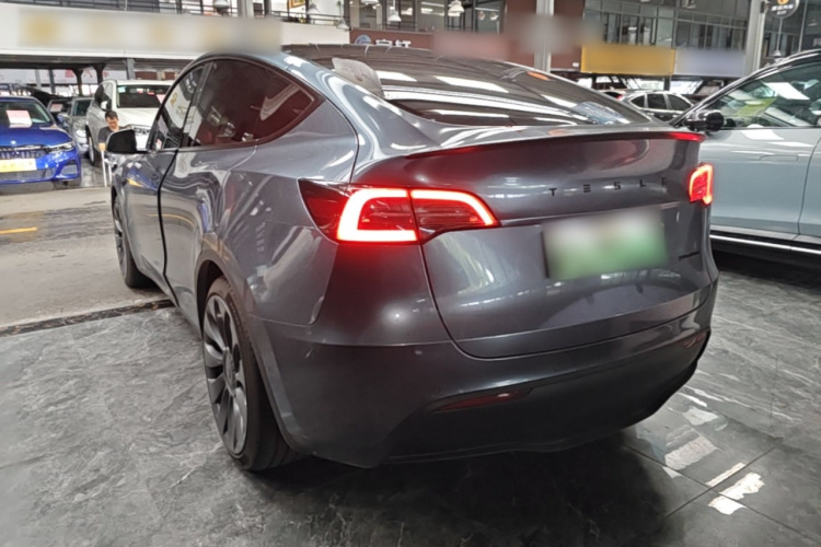 Tesla Model Y 2023 #5 Tesla Model Y 2023 car image #5
