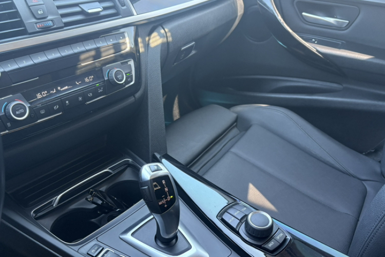 BMW 3 Series 2018 #12 BMW 3 Series 2018 car image #12