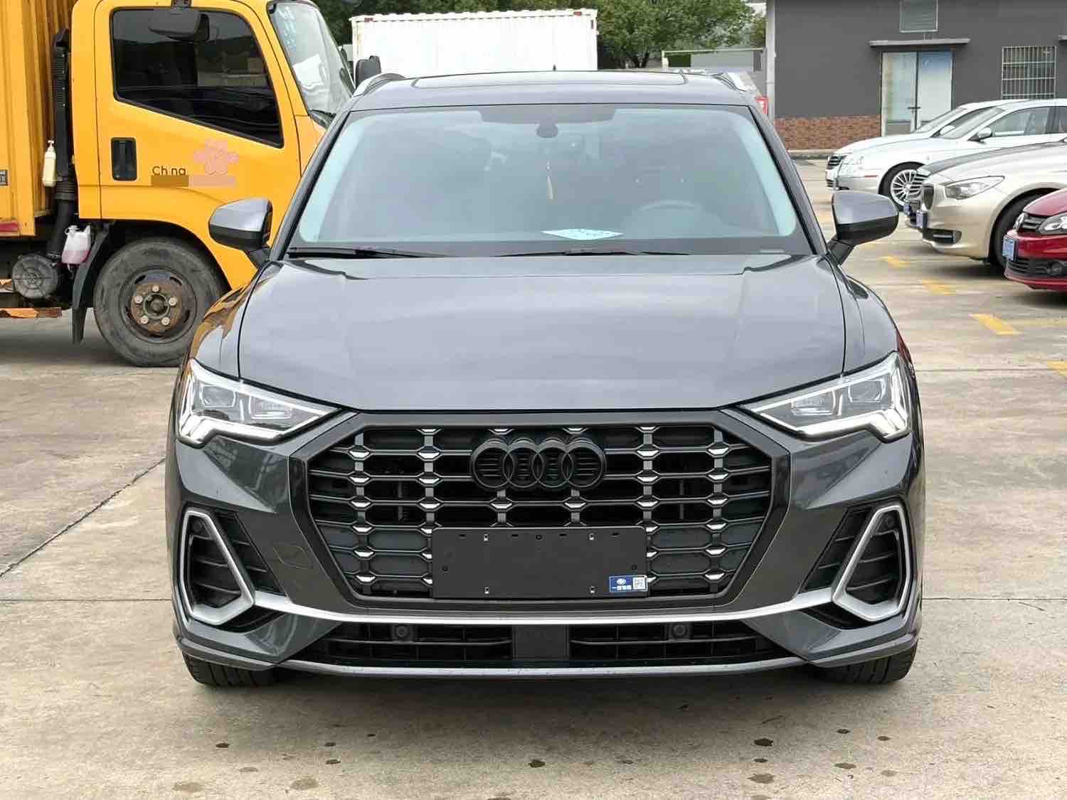 Audi Q3 2022 car image #2