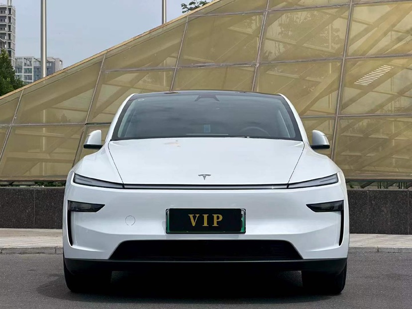 Tesla Model Y 2025 #2 Tesla Model Y 2025 car image #2