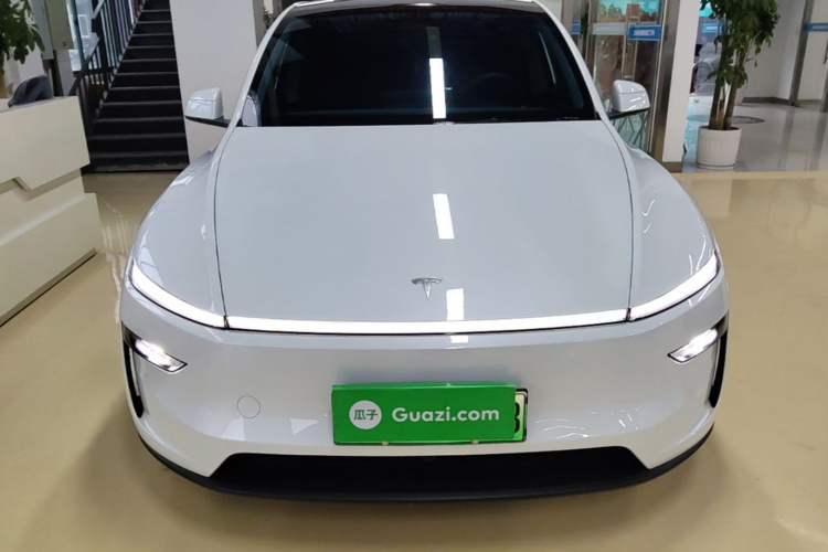 Tesla Model Y 2025 #3 Tesla Model Y 2025 car image #3