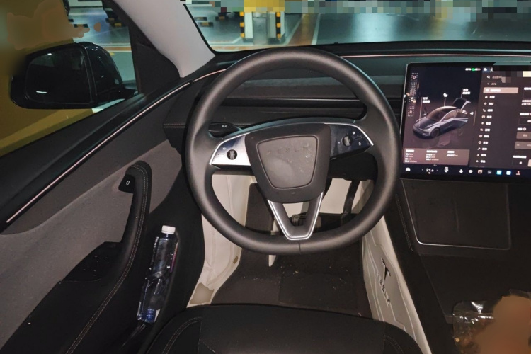 Tesla Model Y 2025 car image #15