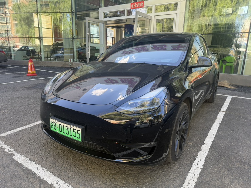 Tesla Model Y 2023 #2 Tesla Model Y 2023 car image #2