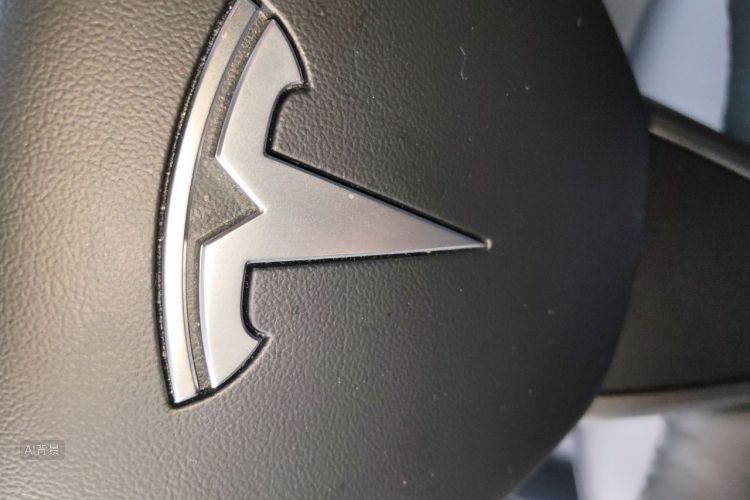 Tesla Model 3 2021 car image #10