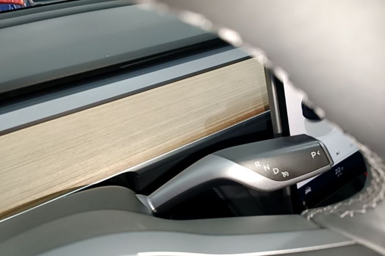 Tesla Model 3 2023 car image #18