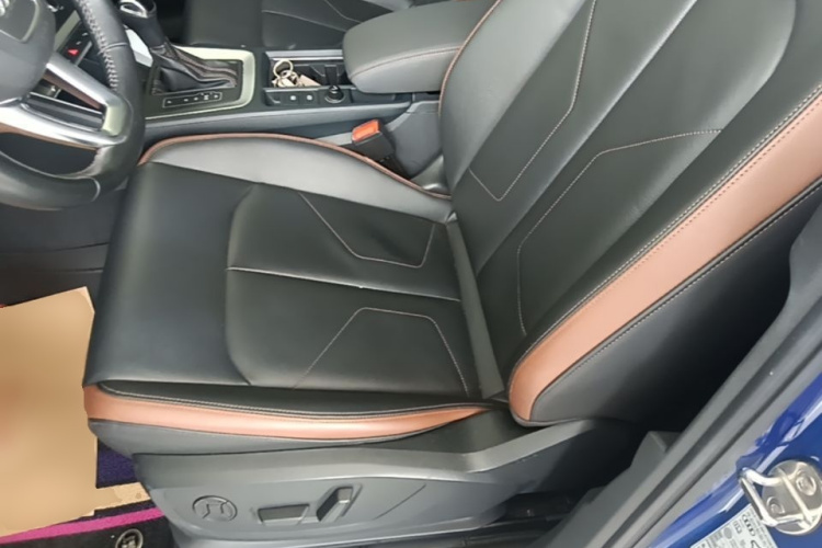 Audi Q3 2021 car image #15