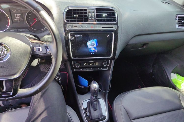 Volkswagen Polo 2018 car image #15