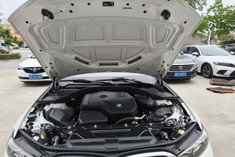 BMW 3 Series 2023 car image #17