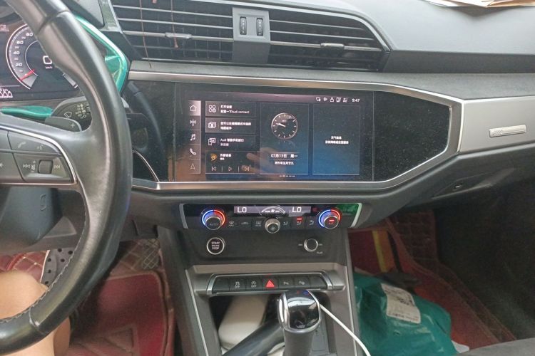 Audi Q3 2023 car image #13
