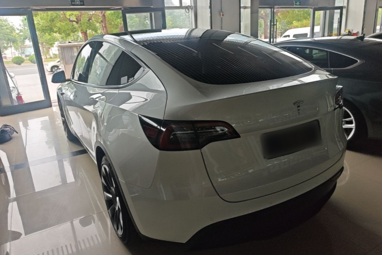 Tesla Model Y 2022 car image #5