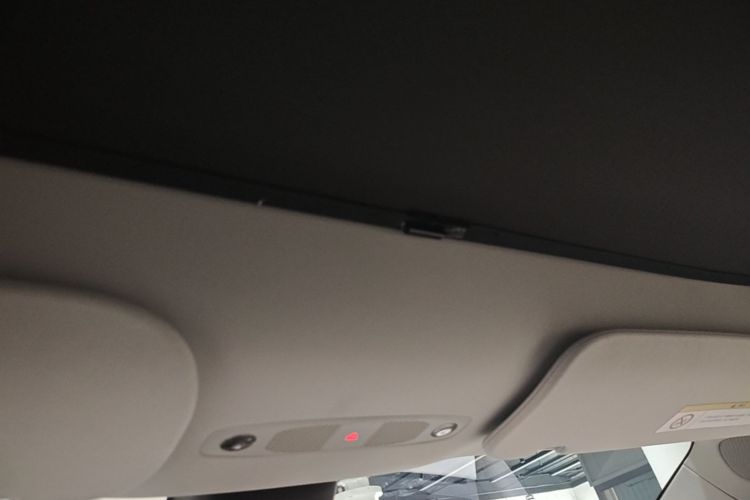 Tesla Model Y 2021 car image #20