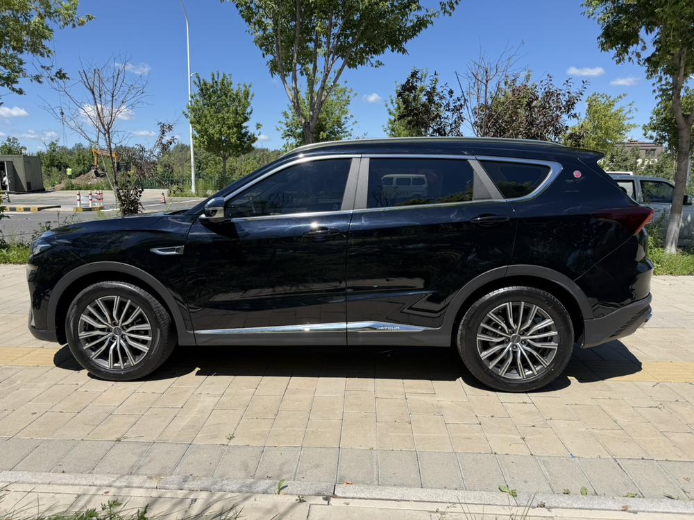 Jetour X70 PLUS 2023 car image #4