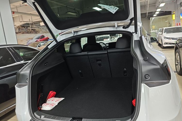 Tesla Model Y 2026 #19 Tesla Model Y 2026 car image #19