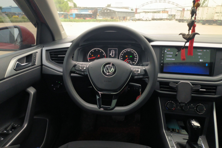 Volkswagen Polo 2021 car image #11