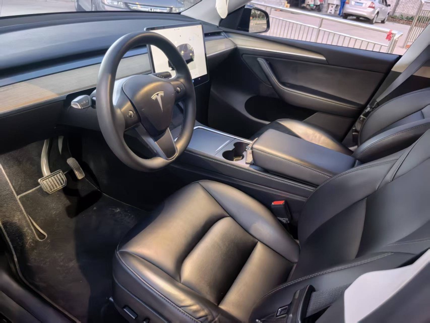 Tesla Model Y 2023 car image #4