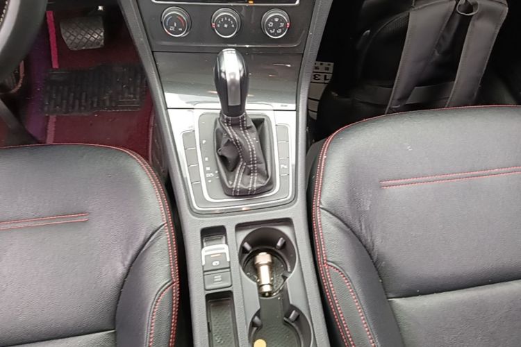 Volkswagen Golf 2017 car image #14