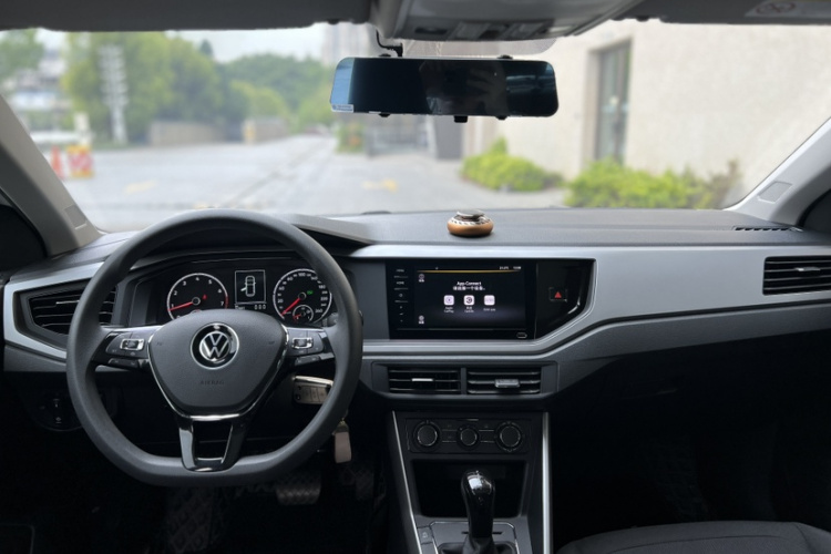 Volkswagen Polo 2021 car image #9