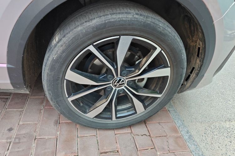 Volkswagen T-Roc 2024 car image #9