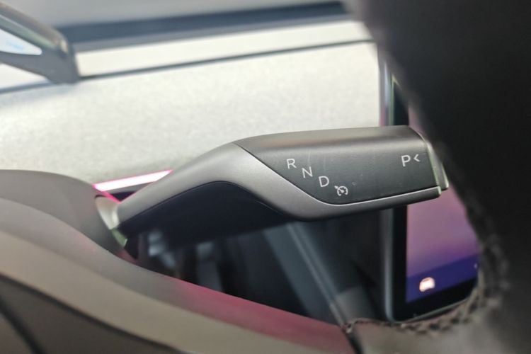Tesla Model Y 2024 #14 Tesla Model Y 2024 car image #14