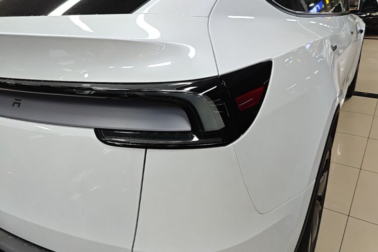 Tesla Model Y 2026 #8 Tesla Model Y 2026 car image #8